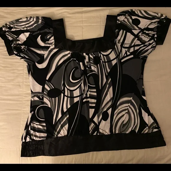 CDW Creative Design Works Inc. WOMAN - Picture 2 of 8